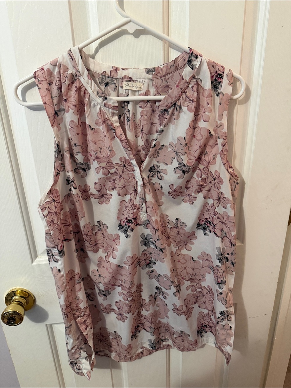 Antilia Femme White & Pink Floral Sleeveless V-Neck Camisole